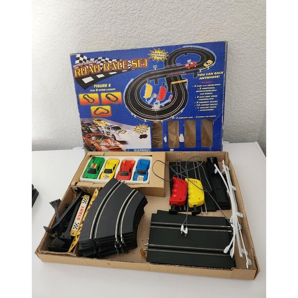 Vintage Polyfect Road Race Battery Powered Slot Car Track NOT WORKING FOR PARTS - Picture 1 of 3